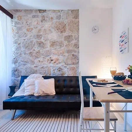 Sunny Apartment Komiza